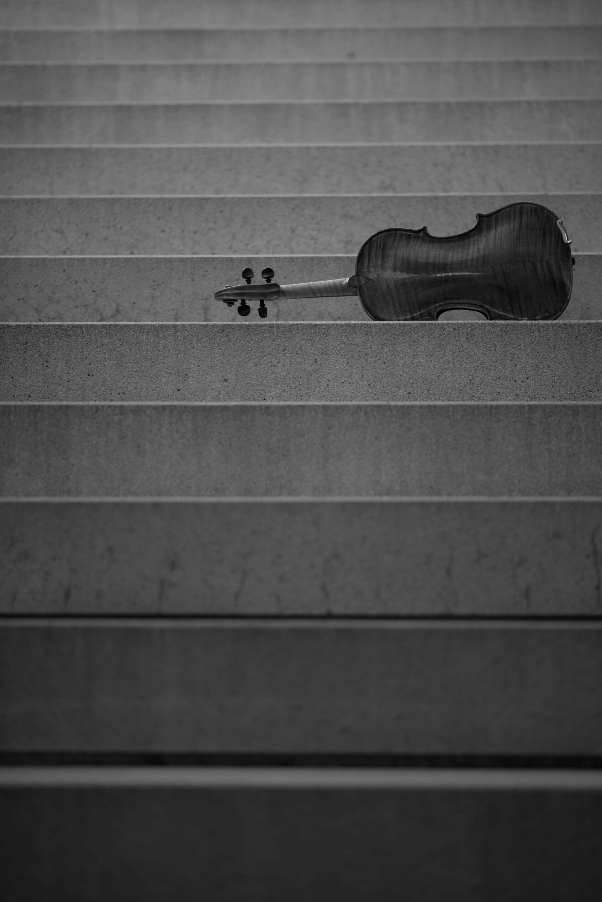 Robert Rülke beim Geigenspiel — Sinnbild für unerhörte, selten gespielte Musik